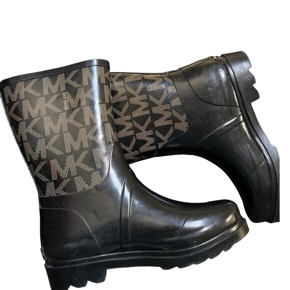 Michael Kors Black Calf  Rainboots in a Size 7 - Picture 3 of 10